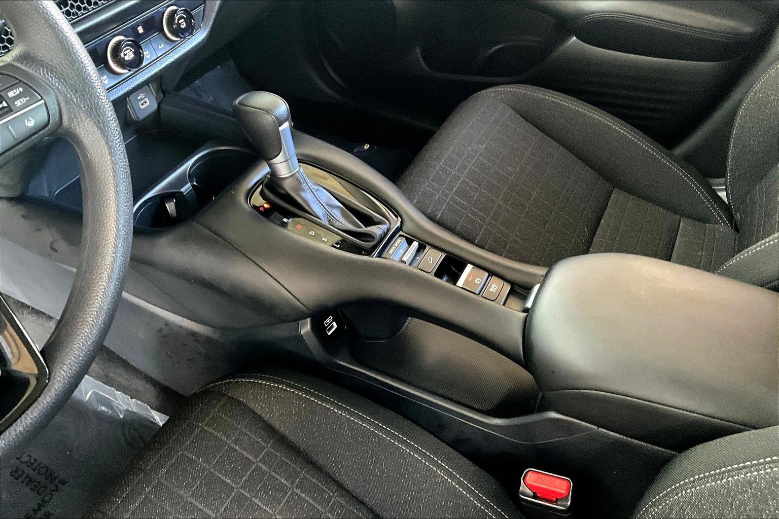 Used 2023 Honda HR-V LX image 17