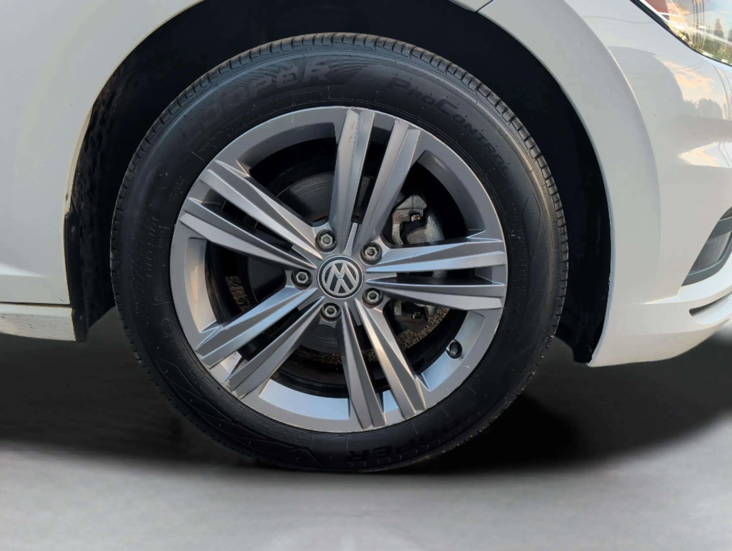 Used 2019 Volkswagen Jetta R-Line FWD image 38