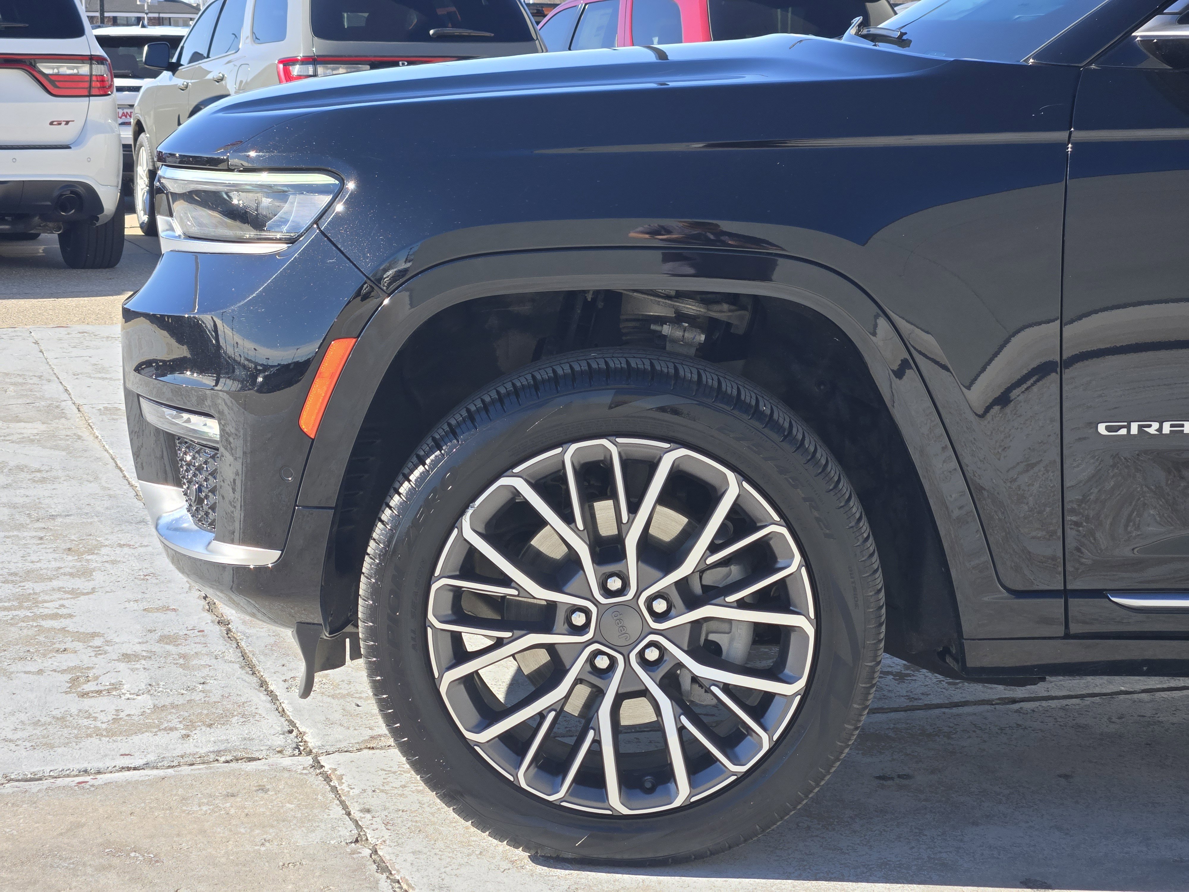 Used 2024 Jeep Grand Cherokee L Summit image 9