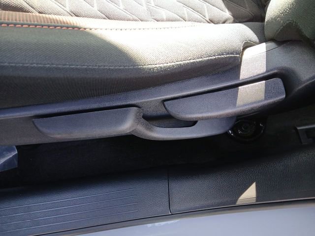 Used 2023 Nissan Kicks SR image 12