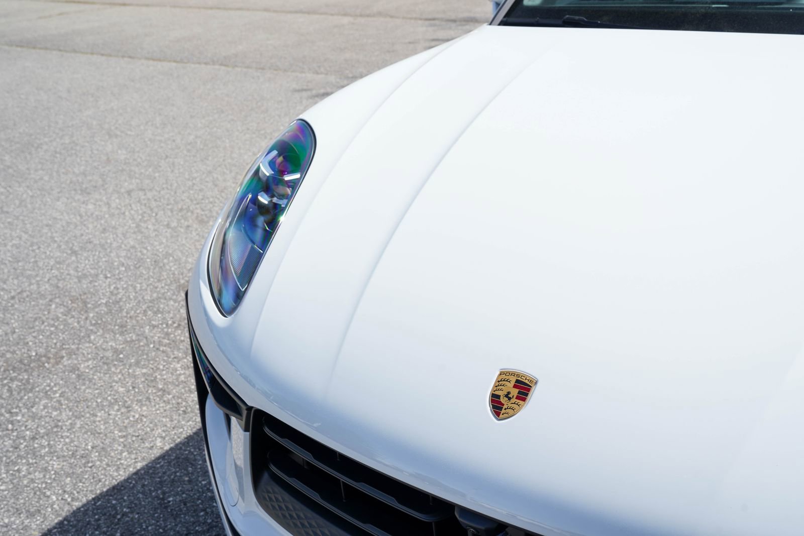 Certified 2025 Porsche Macan image 18