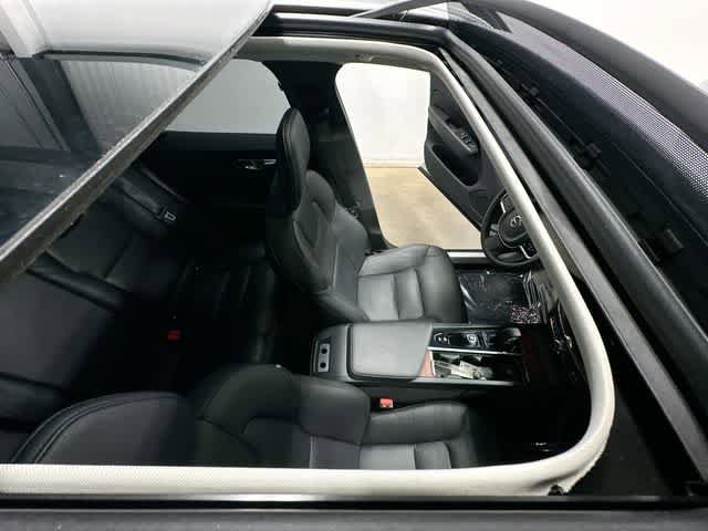Used 2023 Volvo XC60 B5 Plus w/ Protection Package Premier AWD/4WD image 6