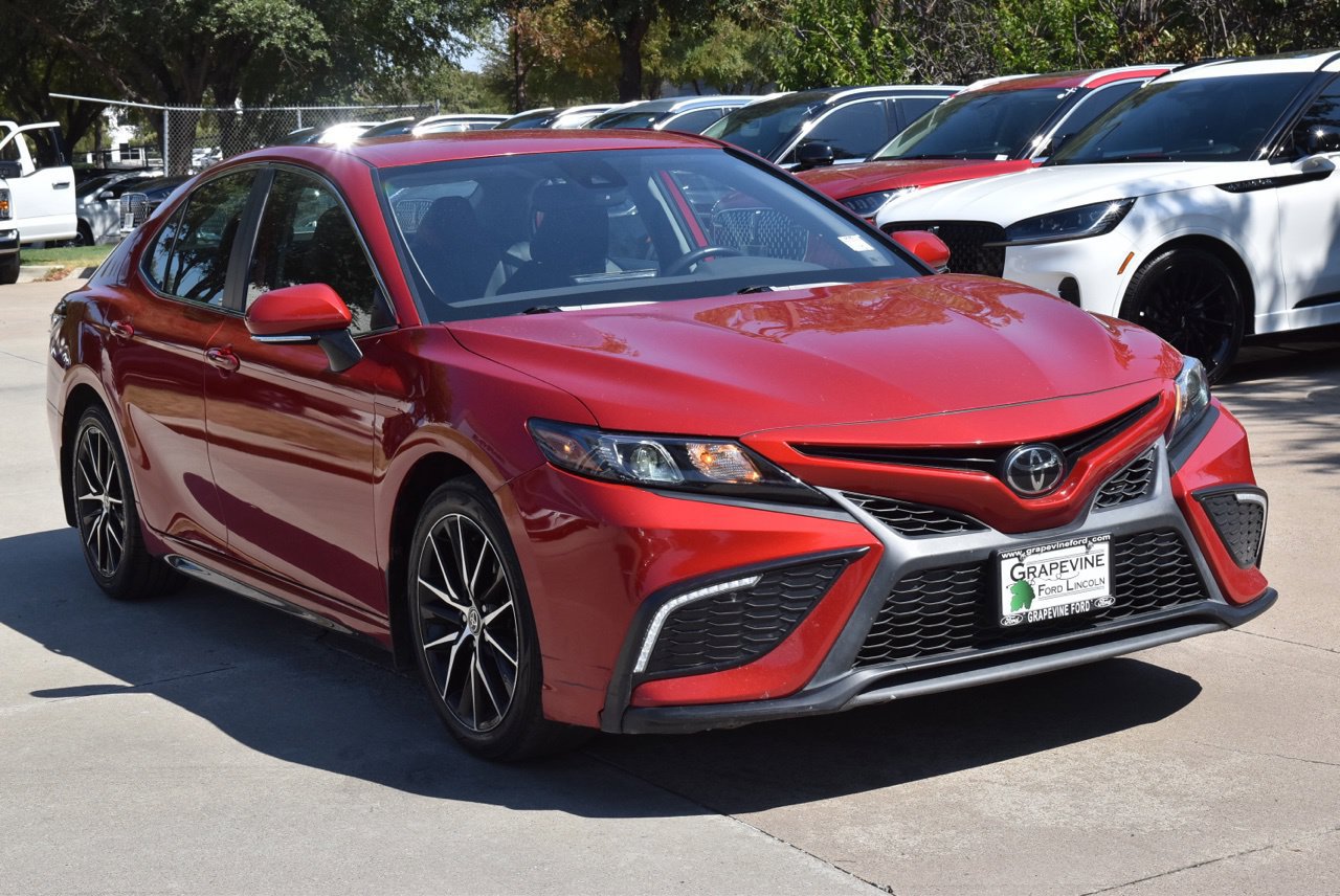 Used 2022 Toyota Camry SE w/ Convenience Package FWD image 4