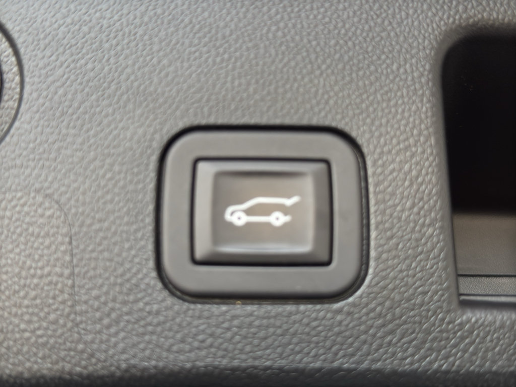 Used 2025 Chevrolet Equinox RS w/ Safety and Technology Package FWD image 21