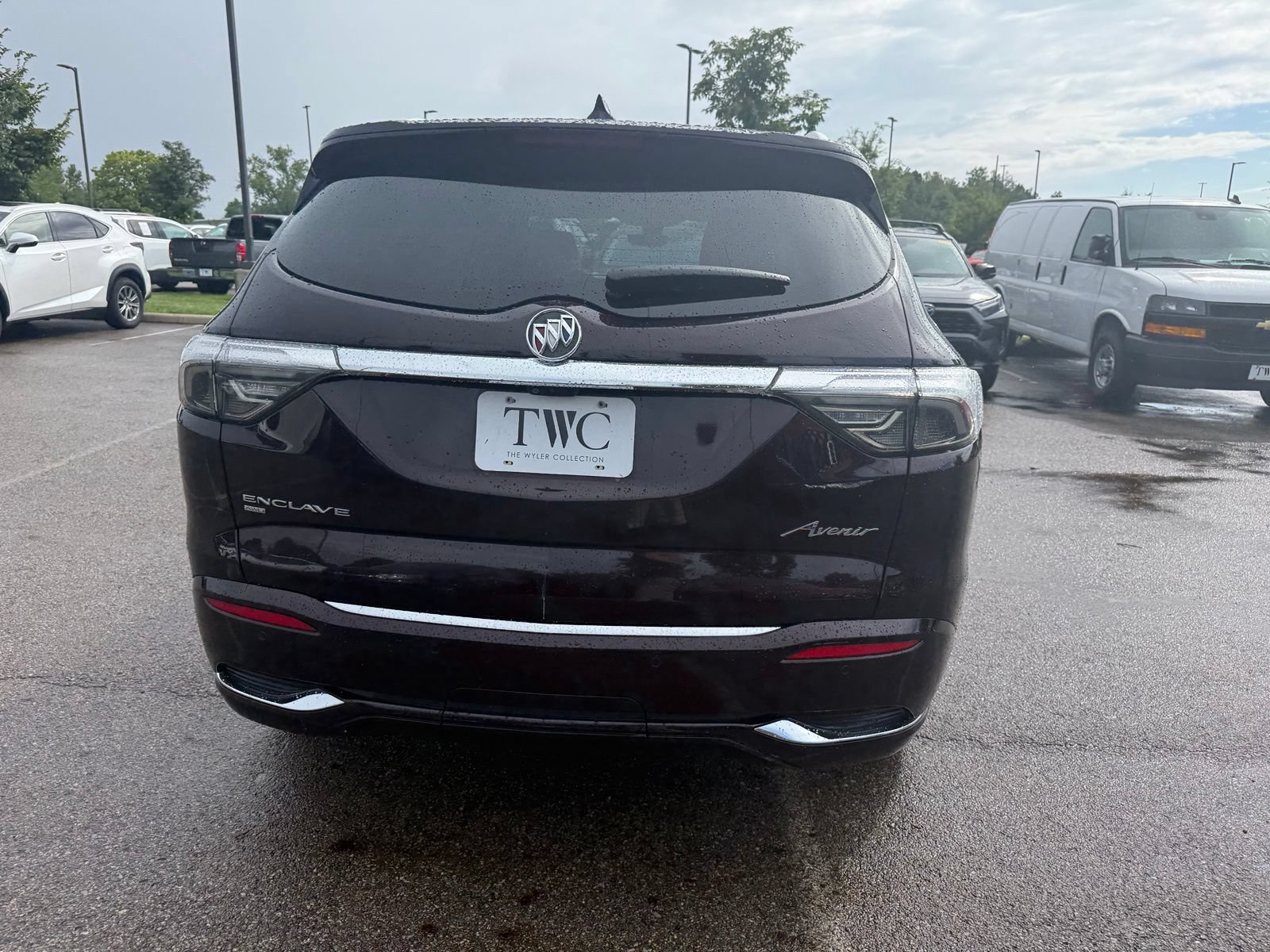 Used 2022 Buick Enclave Avenir w/ Avenir Technology Package AWD/4WD image 6