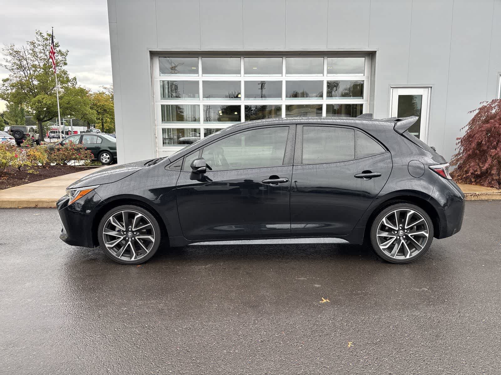 Used 2020 Toyota Corolla XSE FWD image 2