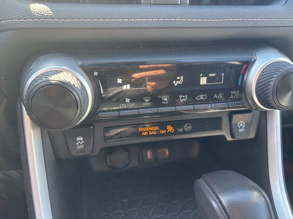 Used 2020 Toyota RAV4 LE w/ All Weather Liner Package AWD/4WD image 14