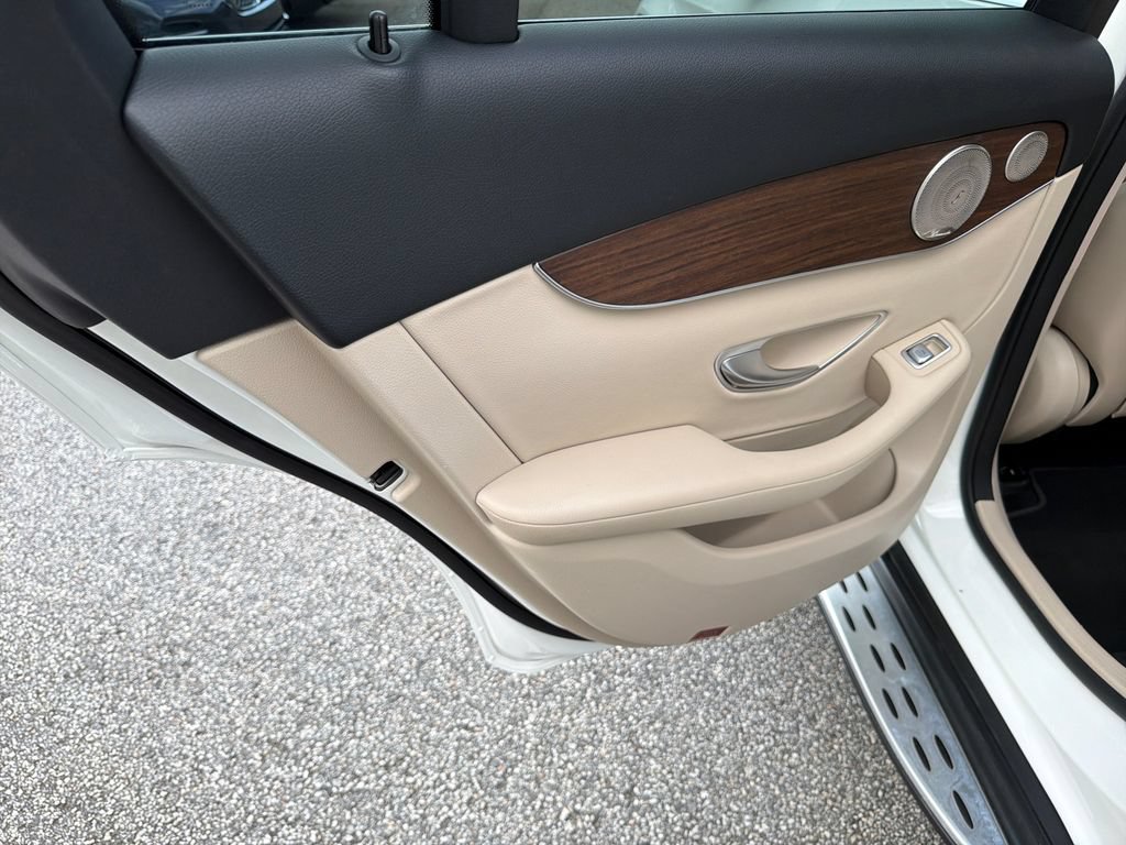 Used 2021 Mercedes-Benz GLC 300 w/ Premium Package image 22