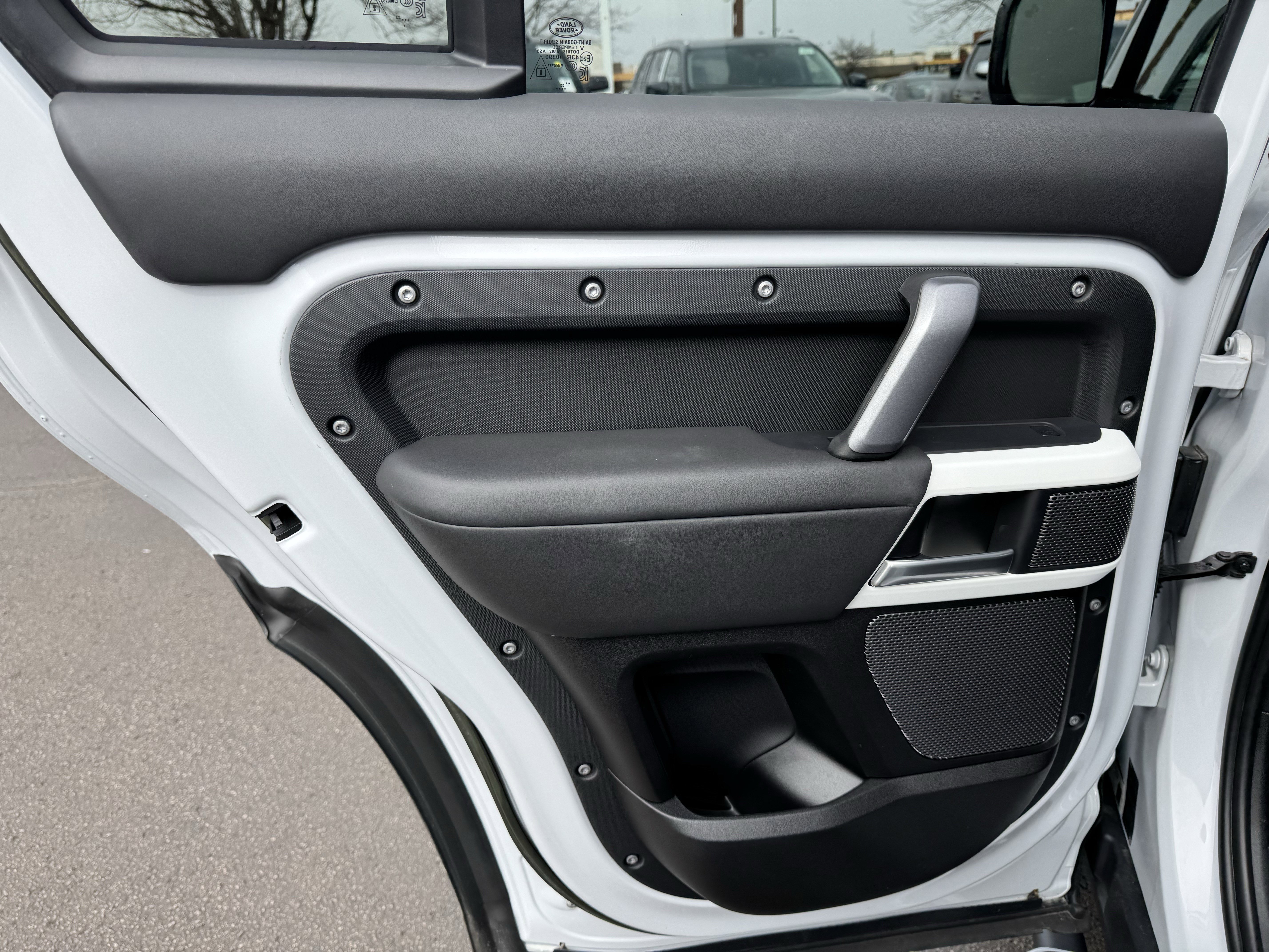 Used 2023 Land Rover Defender 110 X-Dynamic SE AWD/4WD image 31