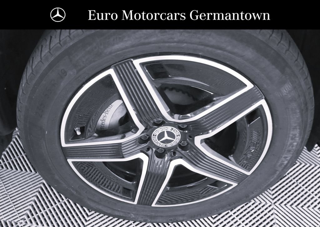 Used 2023 Mercedes-Benz GLC 300 4MATIC w/ AMG Line image 7