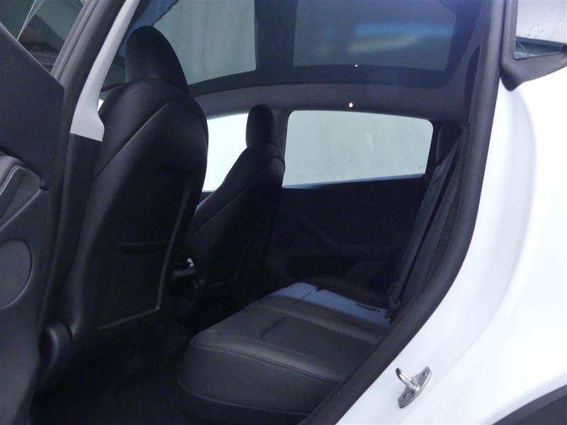 Used 2024 Tesla Model Y Long Range AWD/4WD image 23