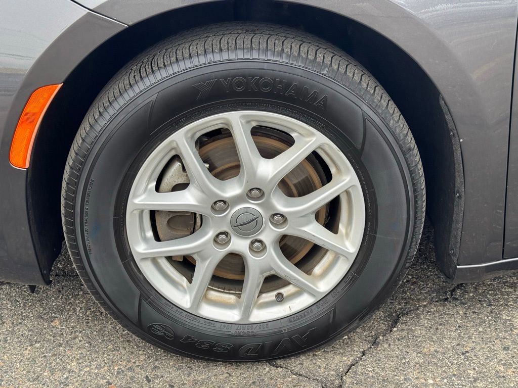 Used 2022 Chrysler Pacifica Touring-L image 10