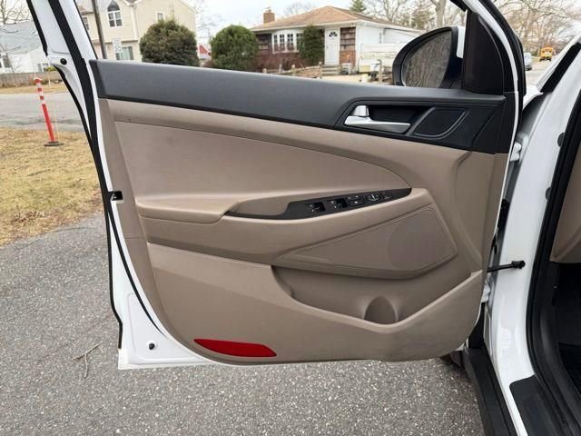 Used 2020 Hyundai Tucson Value w/ Winter Weather Package image 27