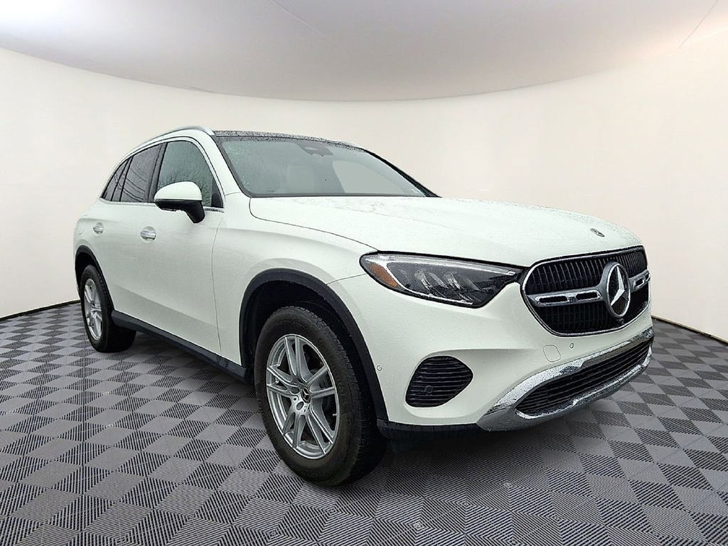 Used 2023 Mercedes-Benz GLC 300 4MATIC image 1