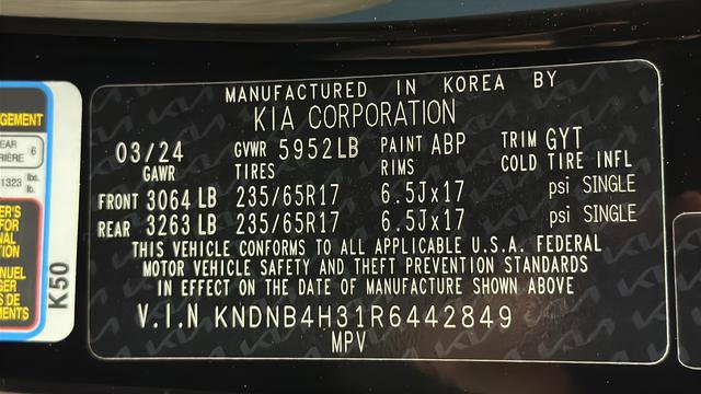 Used 2024 Kia Carnival LX FWD image 28