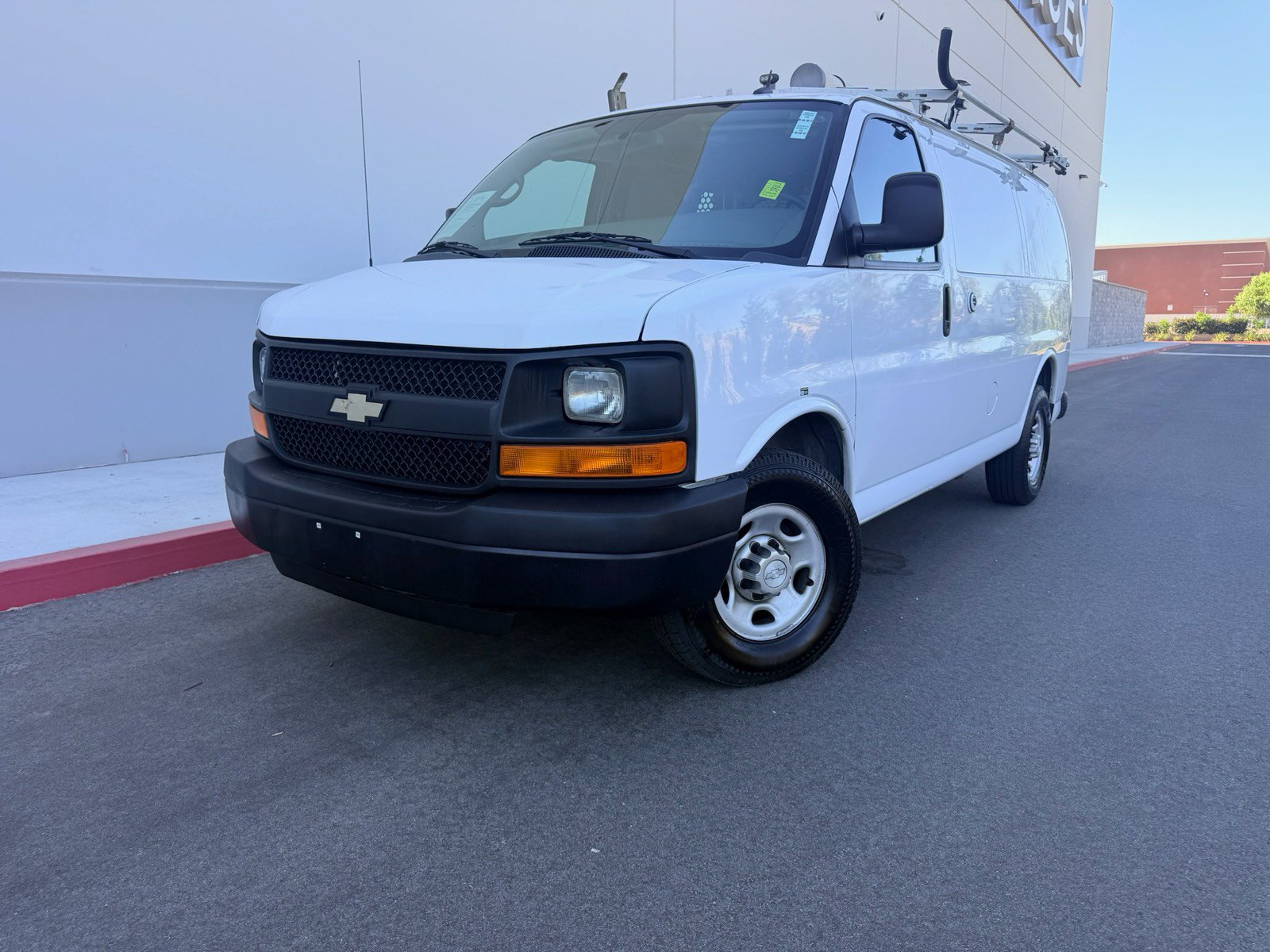 Used 2015 Chevrolet Express 2500 RWD image 18