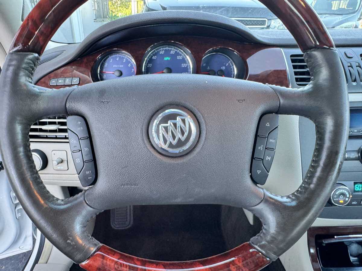 Used 2008 Buick Lucerne CXS FWD image 39