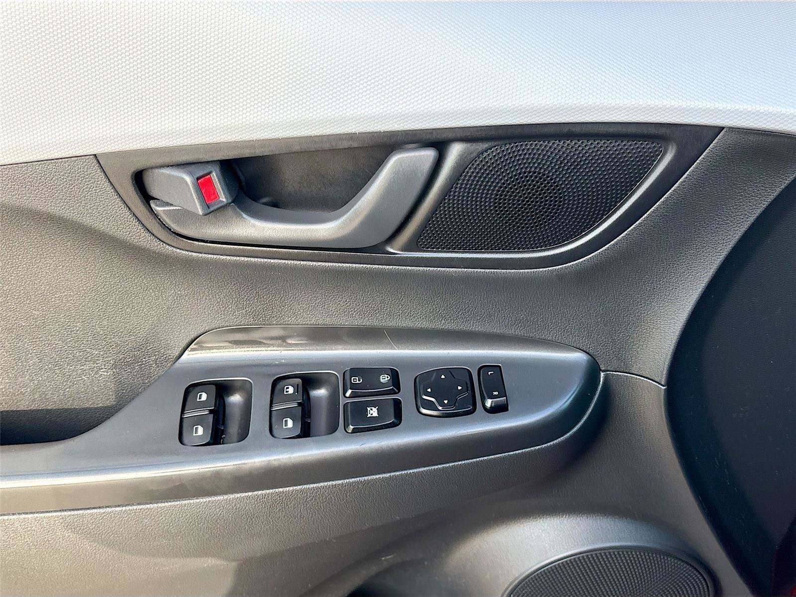 Used 2019 Hyundai Kona SE FWD image 17