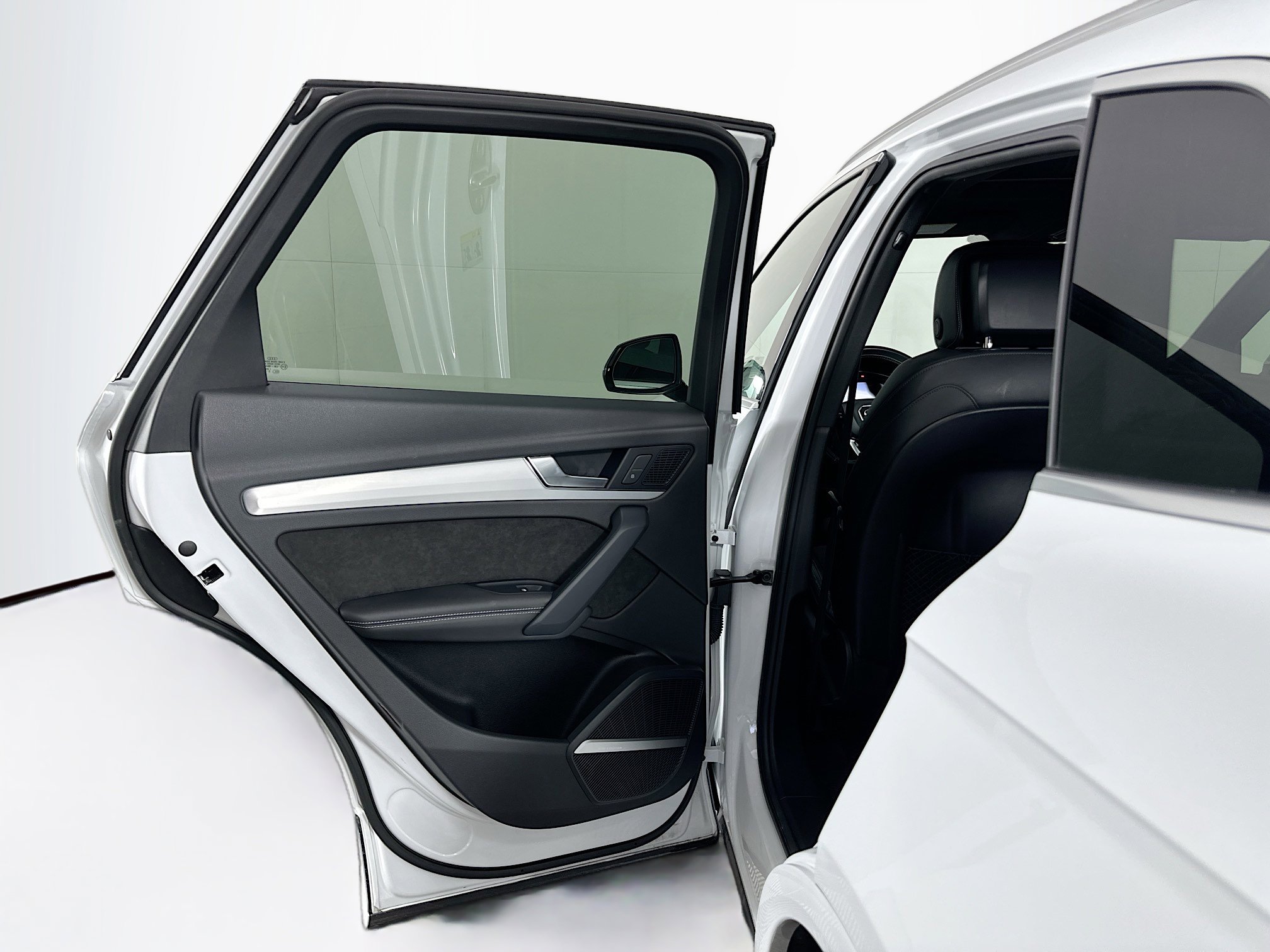 Used 2020 Audi SQ5 Premium Plus w/ Premium Plus Package image 27