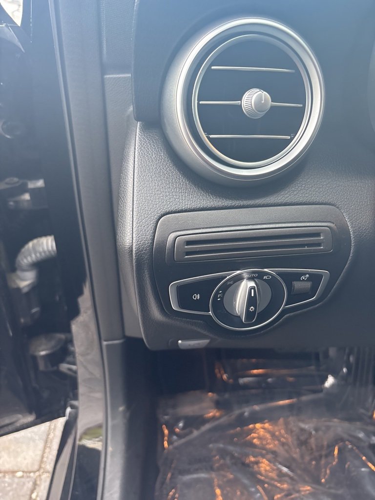 Used 2021 Mercedes-Benz GLC 300 4MATIC image 36