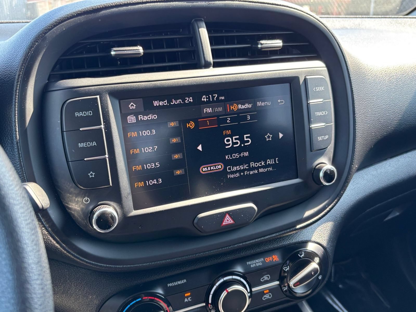 Used 2025 Kia Soul LX w/ LX Technology Package FWD image 20