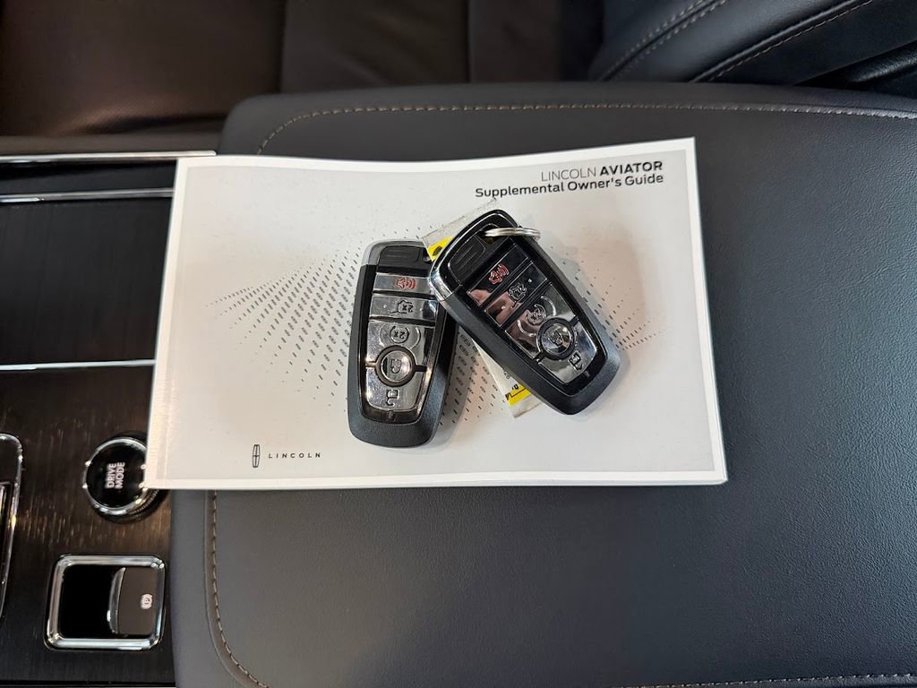 Used 2025 Lincoln Aviator Reserve w/ Equipment Group 201A AWD/4WD image 36