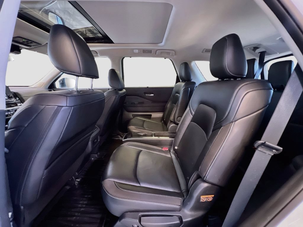 Used 2024 Nissan Pathfinder SL w/ SL Premium Package FWD image 23