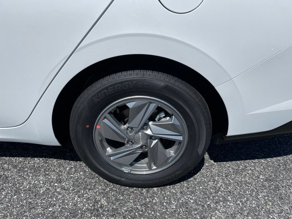 New 2026 Hyundai Elantra SE FWD image 7
