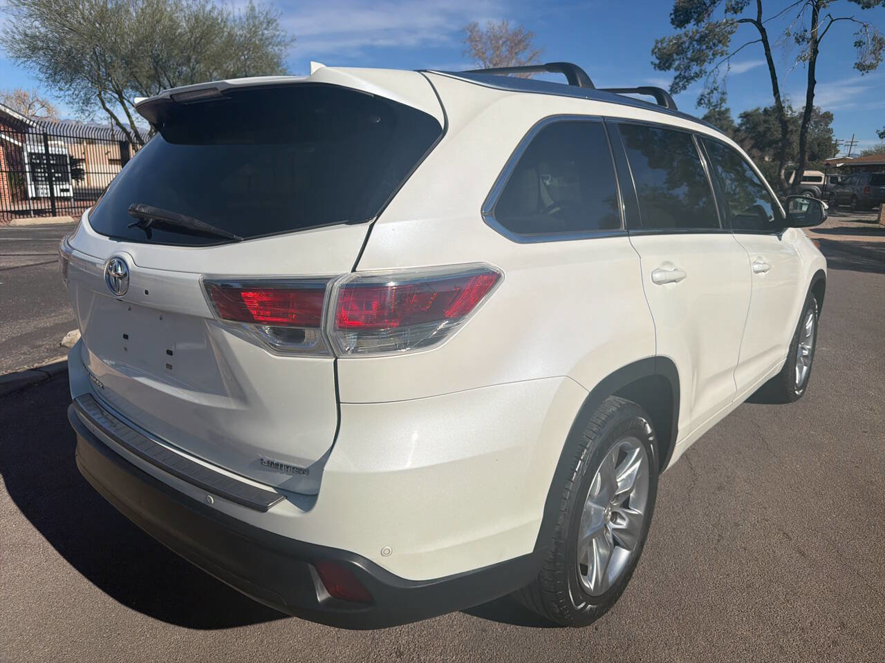 Used 2015 Toyota Highlander Limited image 12