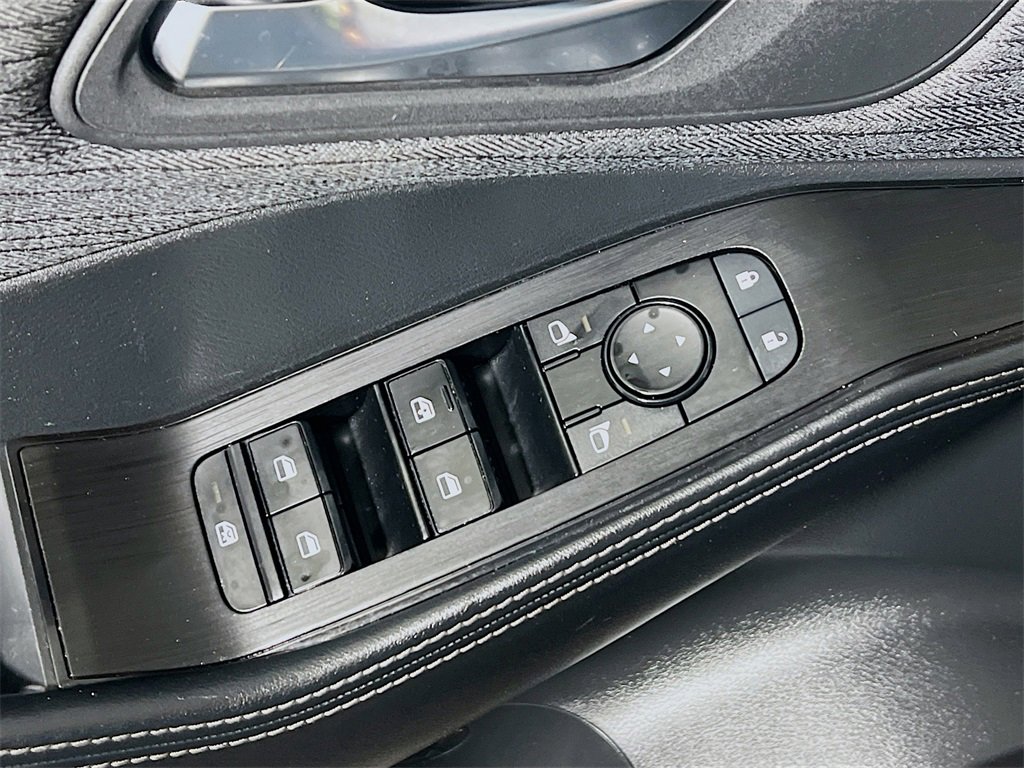 Used 2023 Nissan Rogue SV image 17