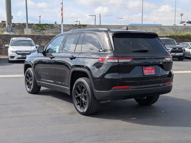 Used 2024 Jeep Grand Cherokee Altitude AWD/4WD image 11