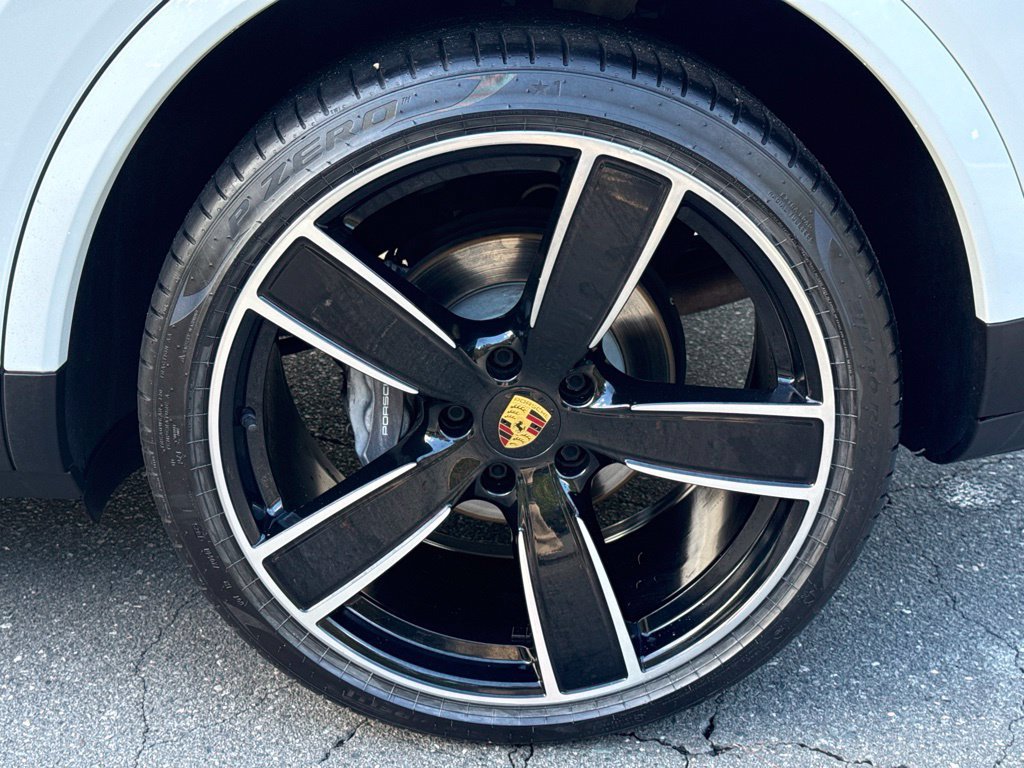 Used 2022 Porsche Cayenne Platinum Edition w/ Premium Package Plus AWD/4WD image 13