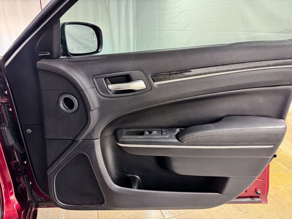 Used 2018 Chrysler 300 Limited w/ Safetytec Plus Group image 18