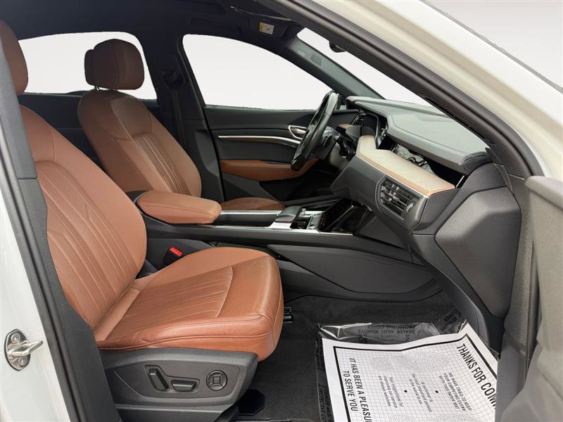 Used 2024 Audi Q8 e-tron Premium Plus image 16