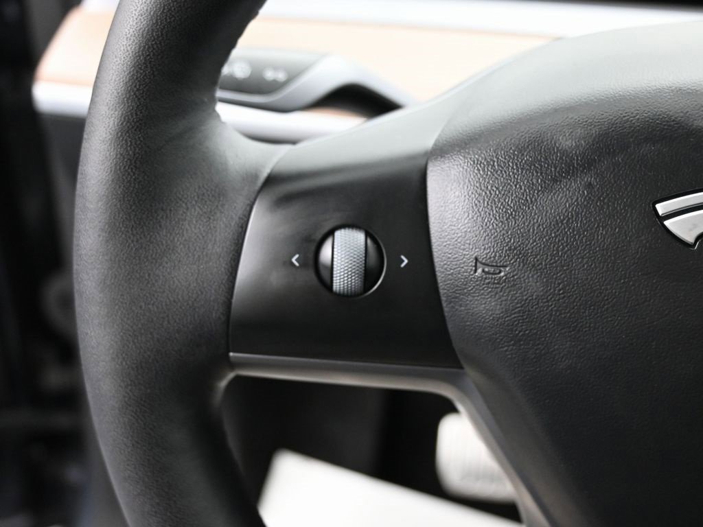 Used 2022 Tesla Model Y Performance image 18