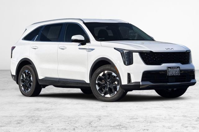 Certified 2025 Kia Sorento S image 2