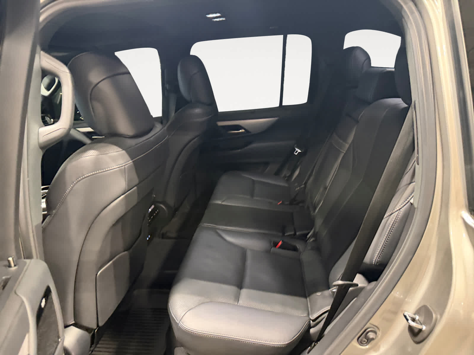 Used 2023 Lexus LX 600 F Sport w/ Accessory Package (Z1) AWD/4WD image 14