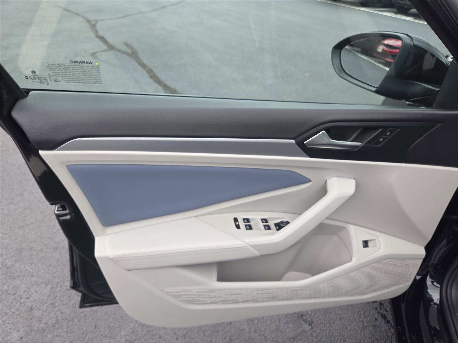 Certified 2025 Volkswagen Jetta SE w/ Sunroof Package image 10