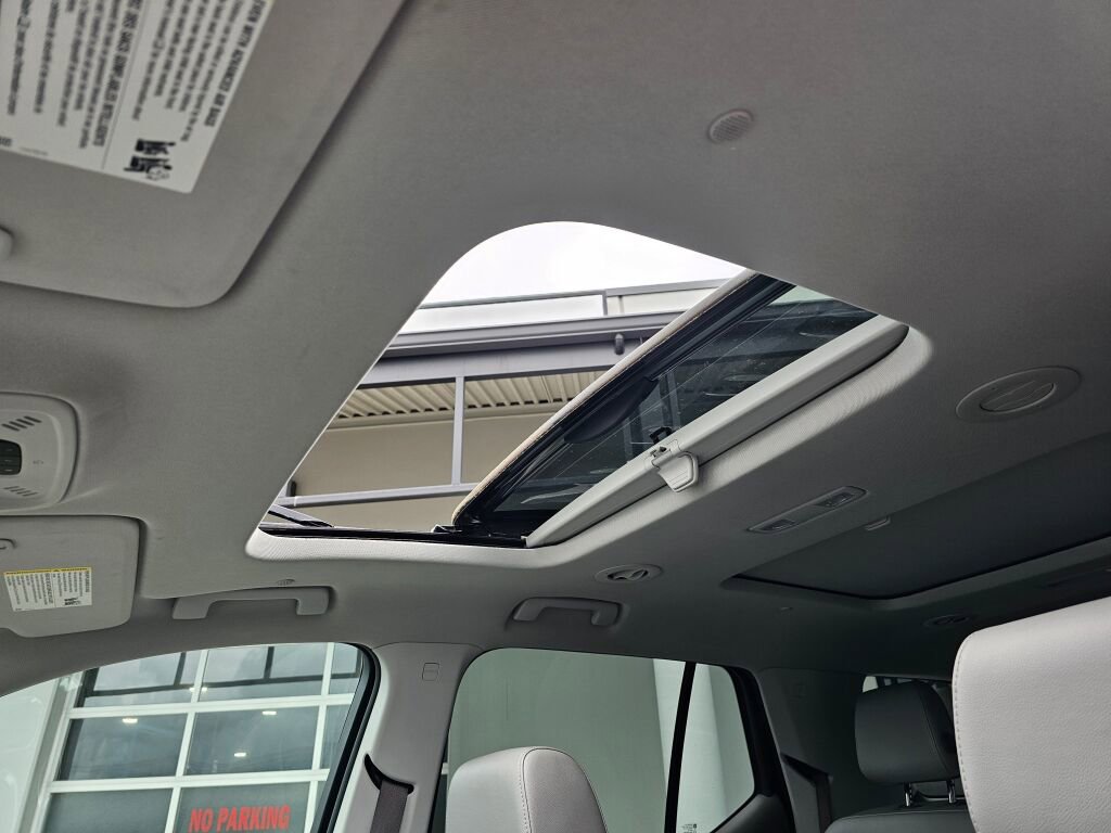 Used 2018 Chevrolet Traverse LT AWD/4WD image 24