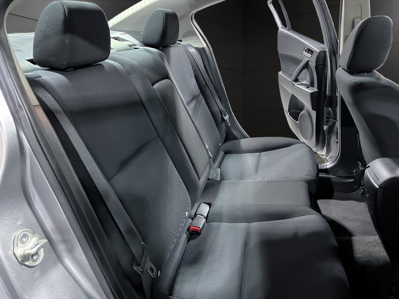 Used 2010 MAZDA MAZDA3 i Touring FWD image 19