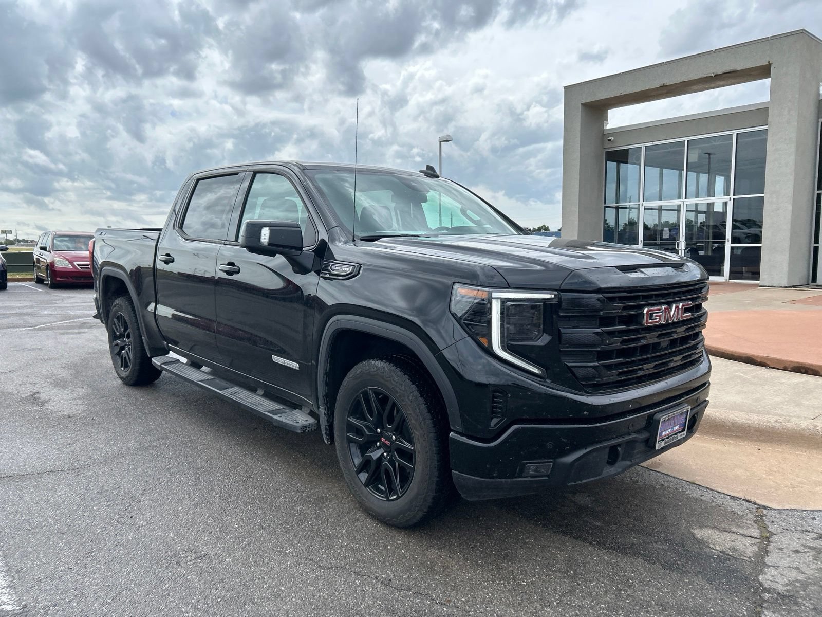 Used 2025 GMC Sierra 1500 Elevation w/ Elevation Premium Package AWD/4WD video 3