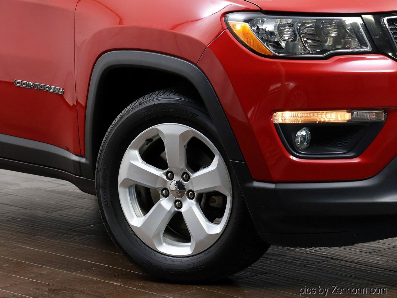 Used 2019 Jeep Compass Latitude FWD image 3