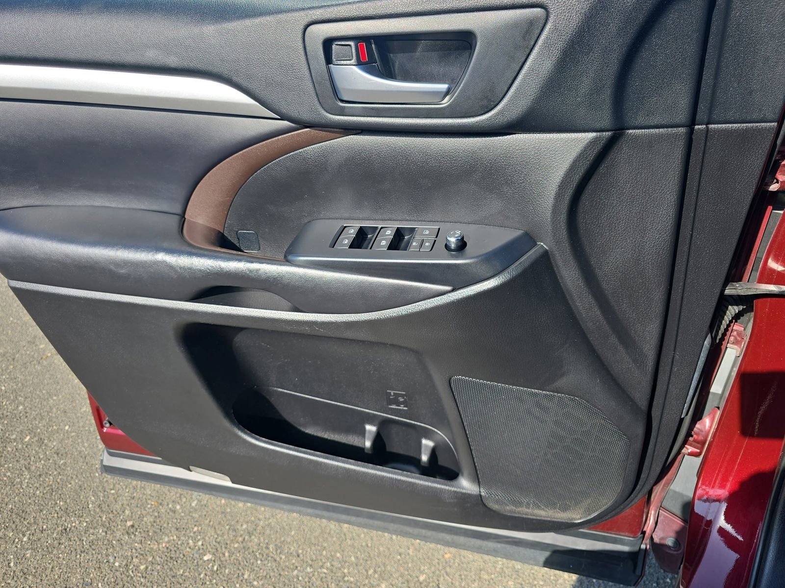 Used 2018 Toyota Highlander XLE image 34