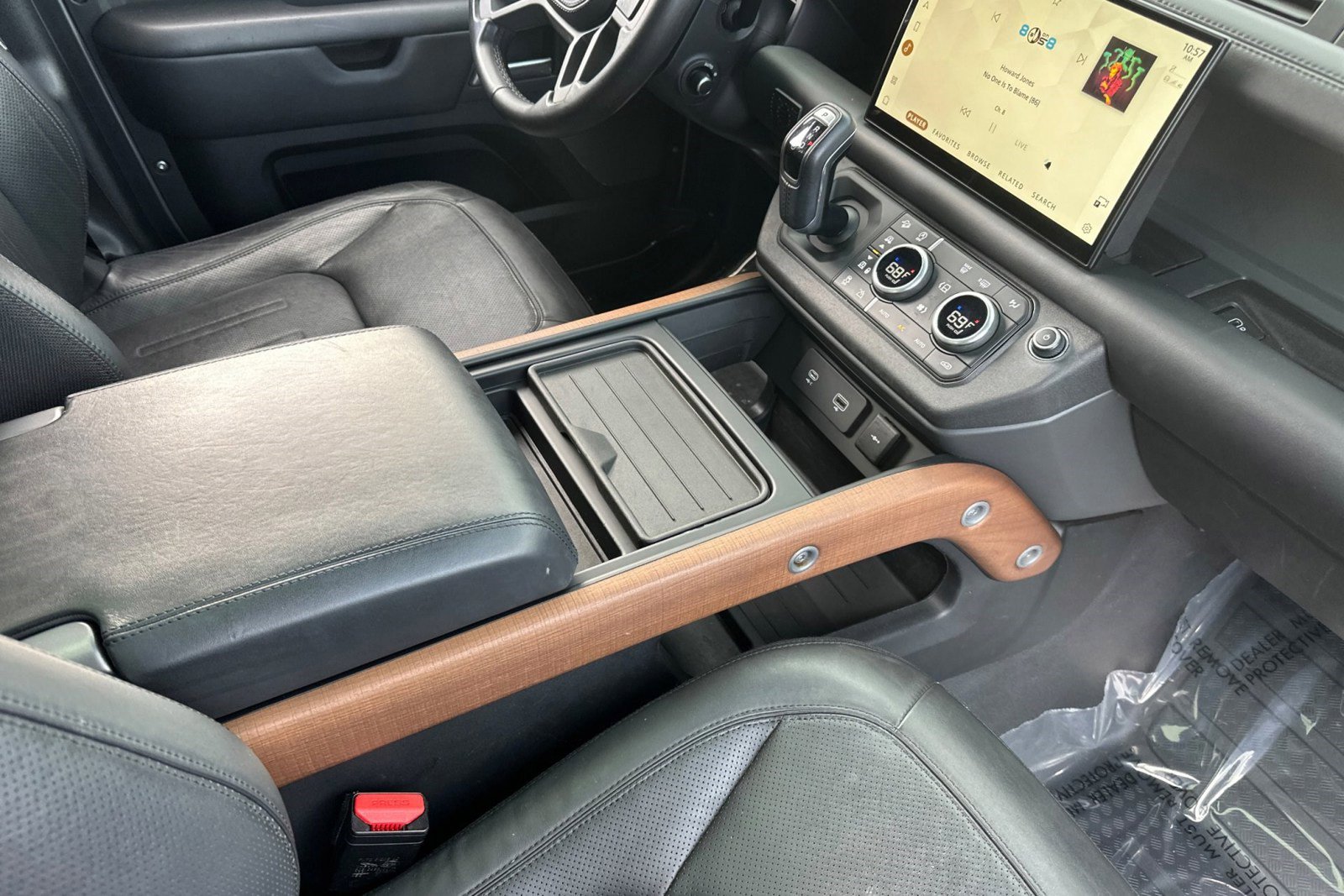 Used 2024 Land Rover Defender 110 X image 32