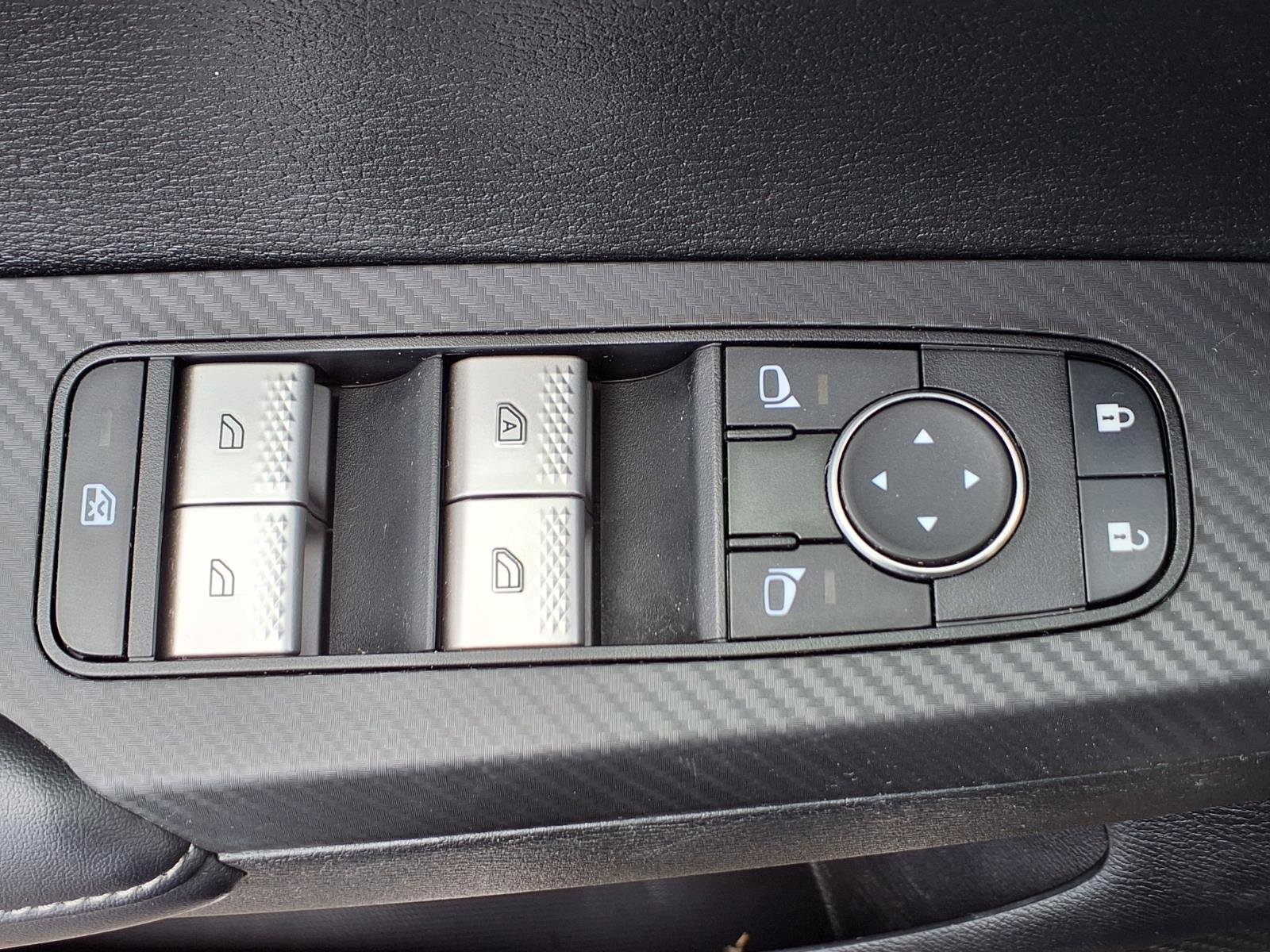 Used 2024 Mitsubishi Outlander ES image 18