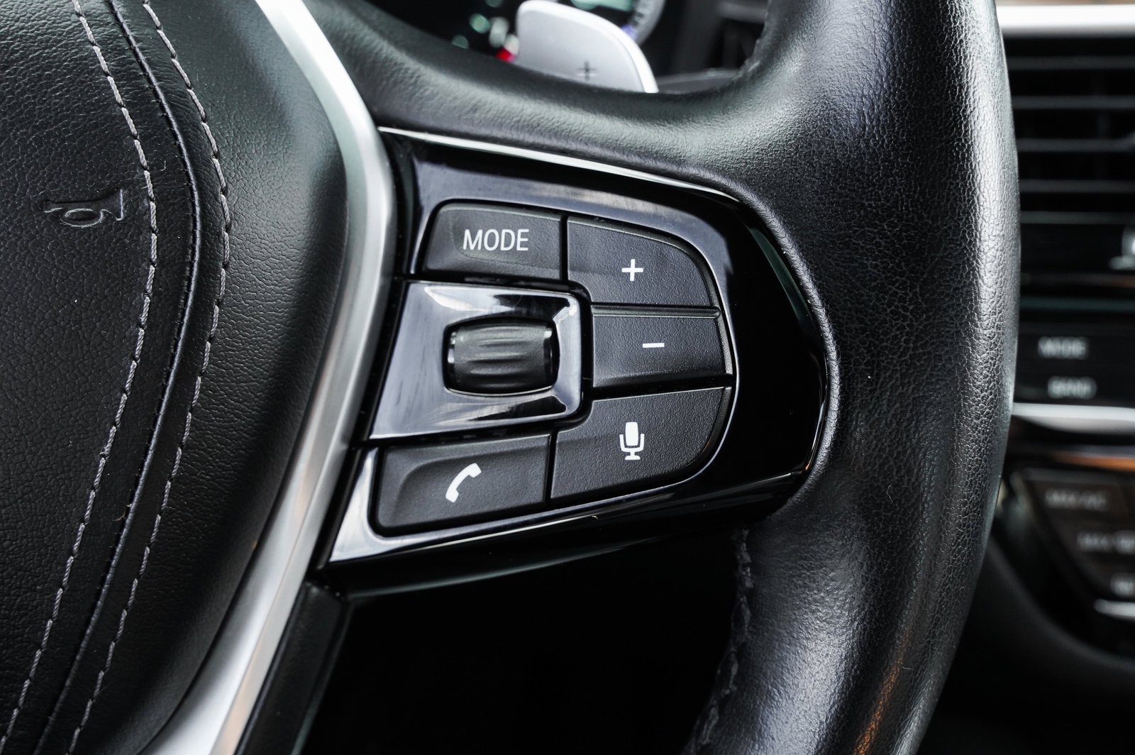 Used 2019 BMW 540i xDrive w/ Premium Package image 14