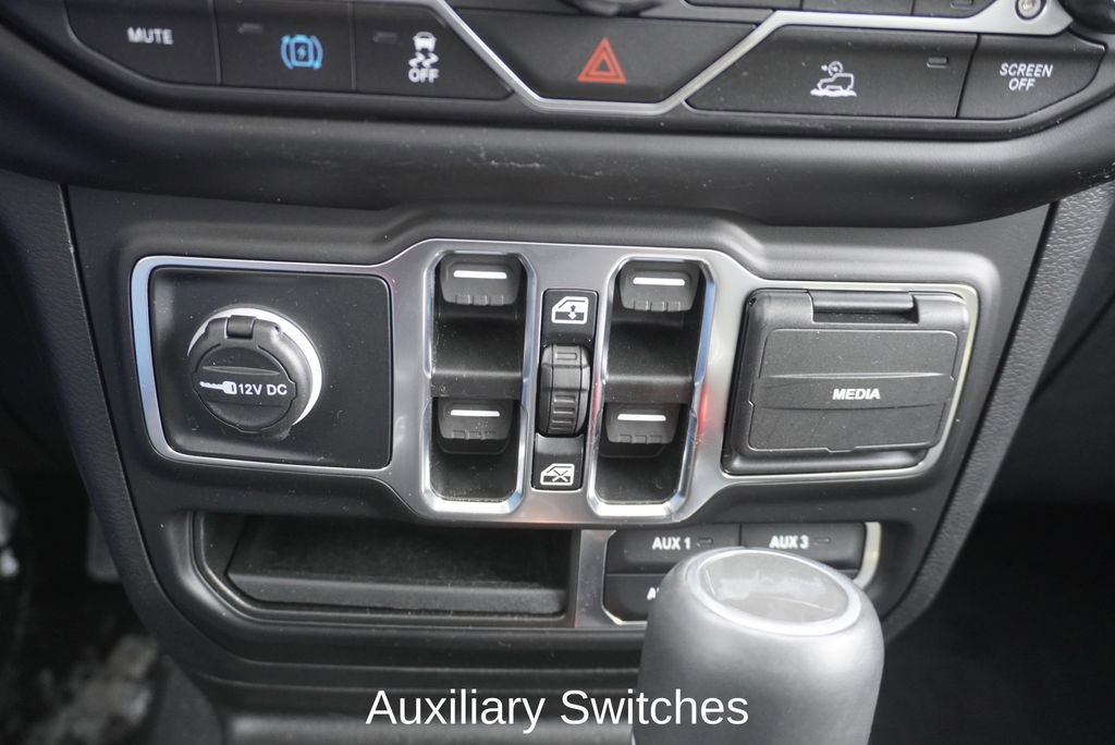 Used 2023 Jeep Wrangler Unlimited Sahara w/ Cold Weather Group image 19