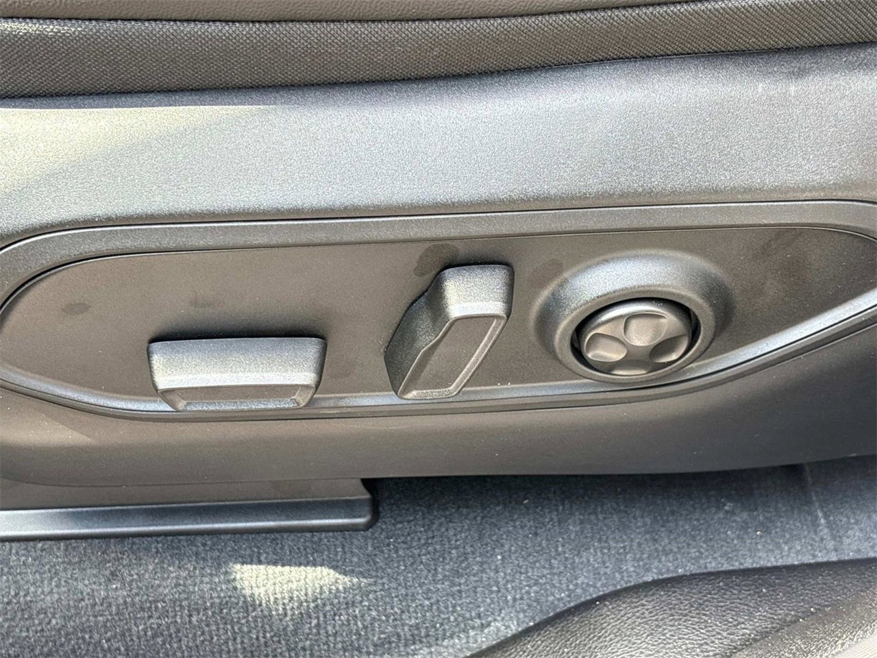 New 2025 Jeep Grand Cherokee L Limited w/ Black Appearance Package image 27