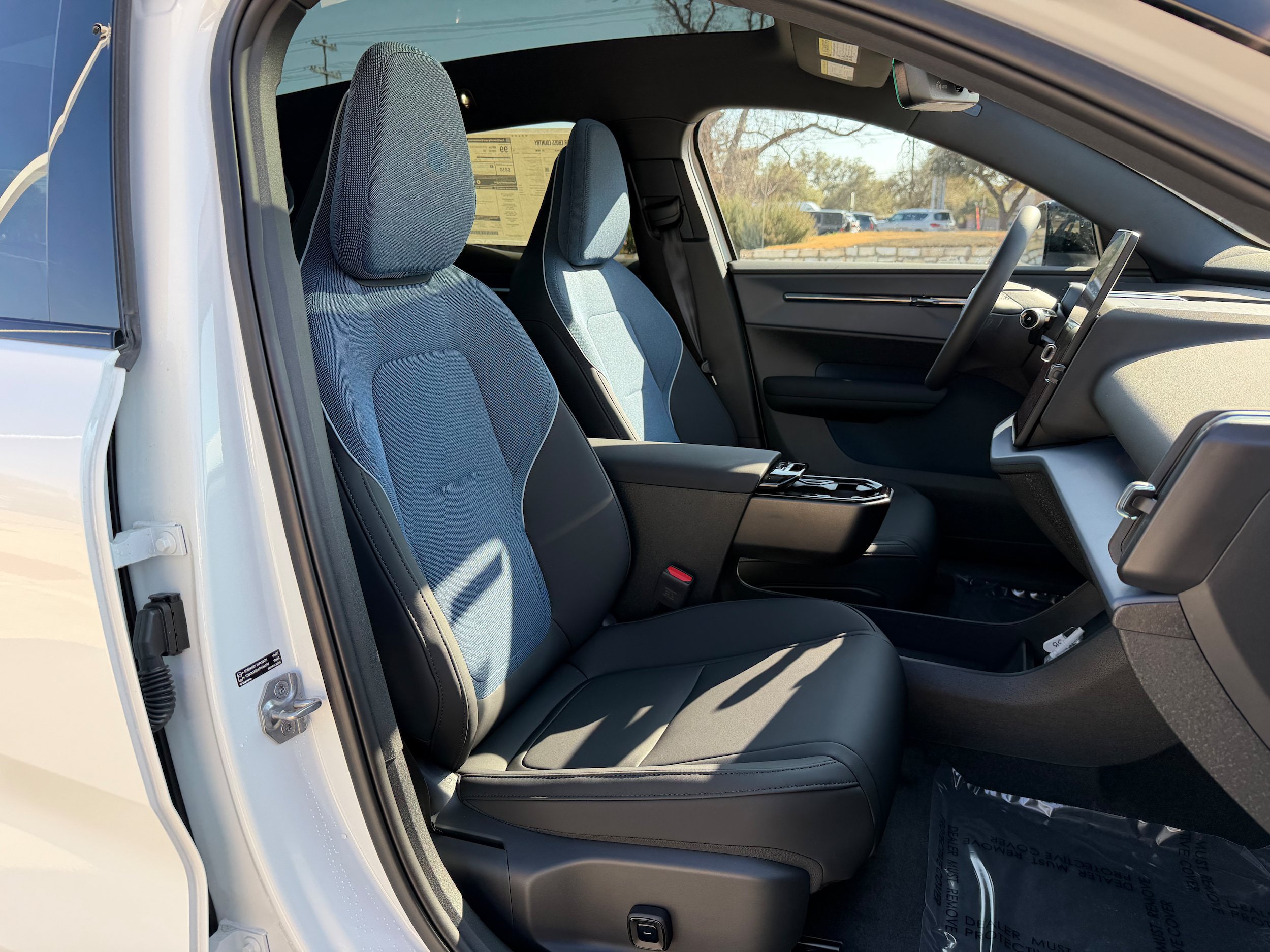 New 2026 Volvo EX30 Cross Country Ultra w/ Protection Package Premier AWD/4WD image 8