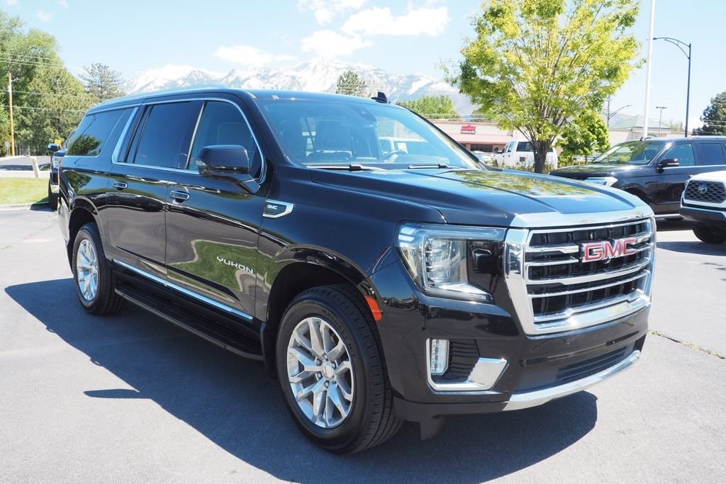 Used 2022 GMC Yukon XL SLT w/ SLT Luxury Package AWD/4WD image 3